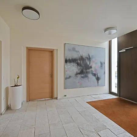 Modernes & Gepflegtes Hotelzimmer Mit Kueche! Bernstadt  Exterior photo