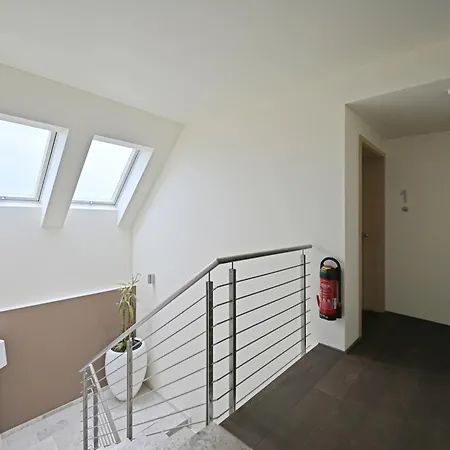 Modernes & Gepflegtes Hotelzimmer Mit Kueche! Bernstadt  Exterior photo