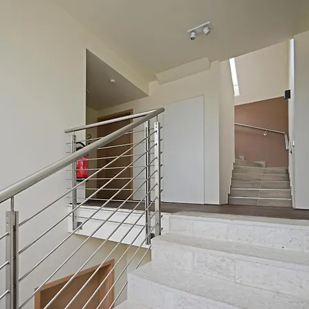 Modernes & Gepflegtes Hotelzimmer Mit Kueche! Bernstadt  Exterior photo