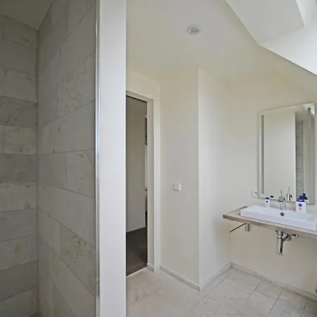 Modernes & Gepflegtes Hotelzimmer Mit Kueche! Bernstadt  Exterior photo