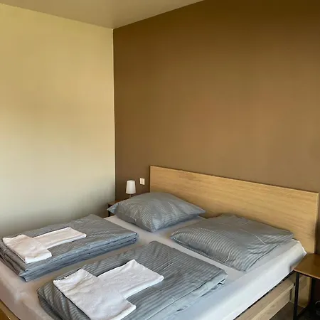 Modernes & Gepflegtes Hotelzimmer Mit Kueche! Bernstadt  Exterior photo
