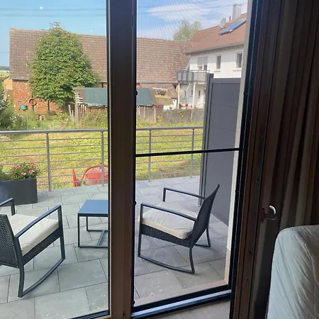 Modernes & Gepflegtes Hotelzimmer Mit Kueche! Bernstadt  Exterior photo