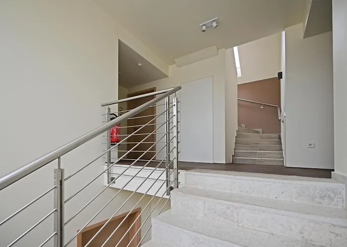 Modernes & Gepflegtes Hotelzimmer Mit Kueche!